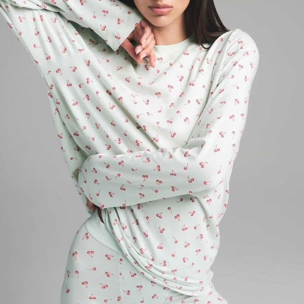 RARE NWT SKIMS BOYFRIEND LONG SLEEVE TOP IN CLOUD CHERRY SIZE LARGE
